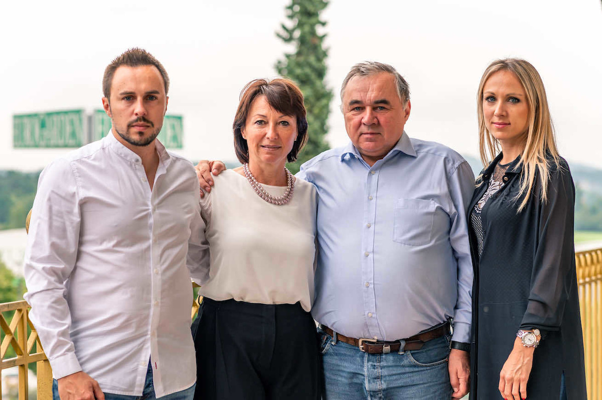 David Rotar, Matejka Rotar, Anton Rotar in Ana Rotar Petač - Razvoj in uspeh spletne trgovine Eurogarden.eu je plod znanja in več kot 40 let izkušenj družine Rotar.
