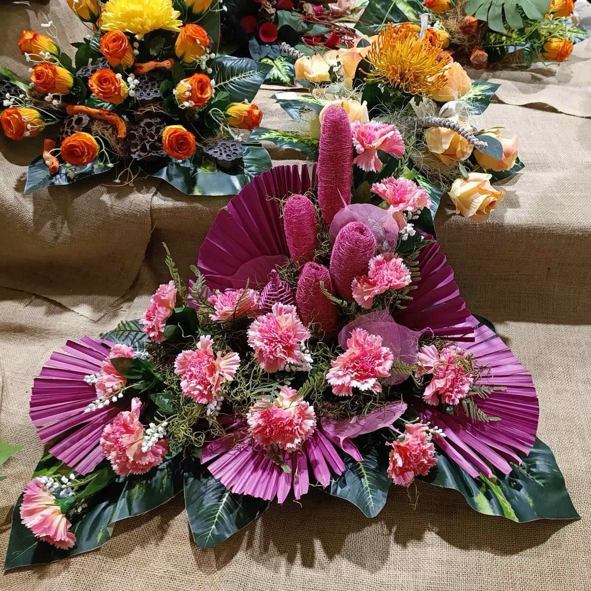V cvetličarnah vrtnih centrov Eurogarden na Dobrovi pri Ljubljani in v Krškem vam izdelamo aranžmaje in ikebane po naročilu. 