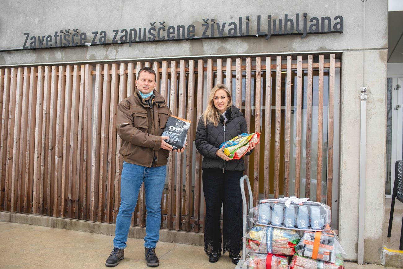 Eurogarden in Rotar donirala hrano za pse in mačke zavetišču Gmajnice
