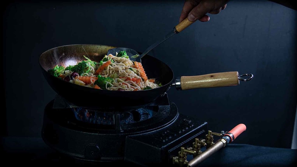 HOT WOK posode in gorilniki - nov trend kuhanja