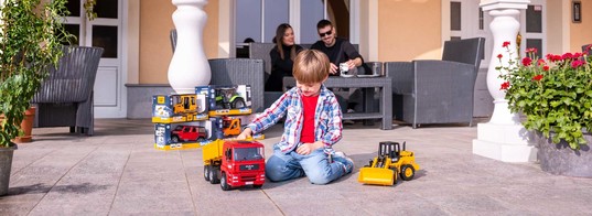Bruder igrače – zakaj jih otroci obožujejo že generacije?