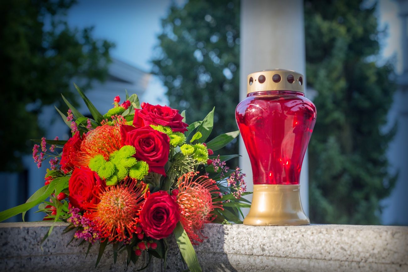 Uredite grob vaših najdražjih tako, da bo vam v ponos