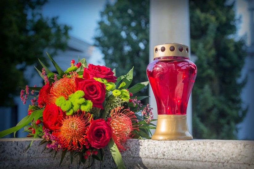 Uredite grob vaših najdražjih tako, da bo vam v ponos